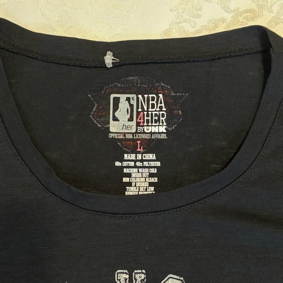 NBA New York Knicks Rhinestone Short Sleeve Tee Black Size Large NWT - Picture 5 of 9